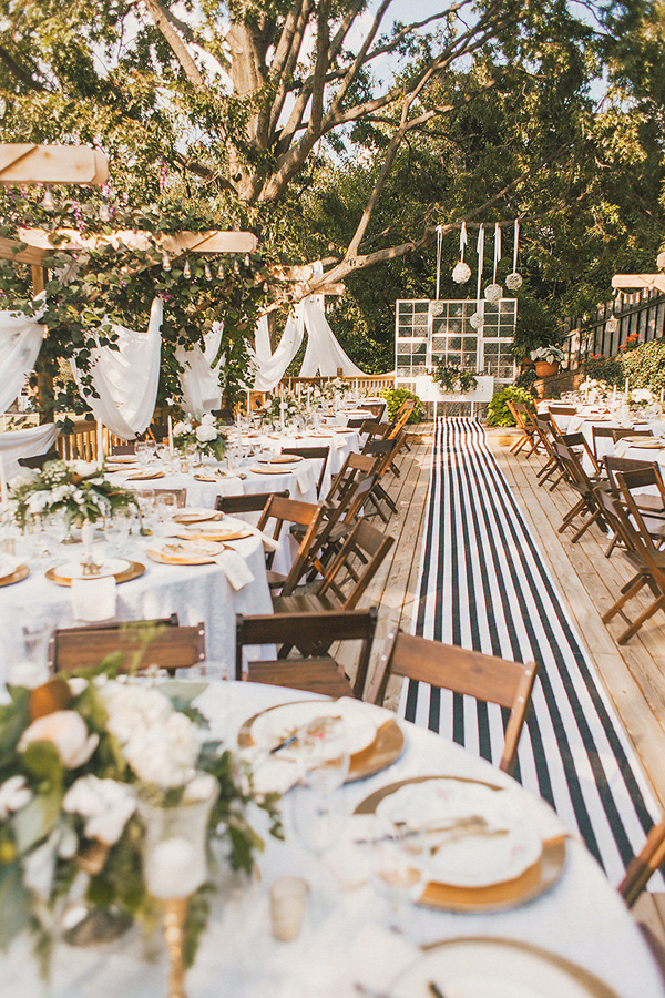outdoor garden weddings-mixing wood chairs, with white linens and a striped runner