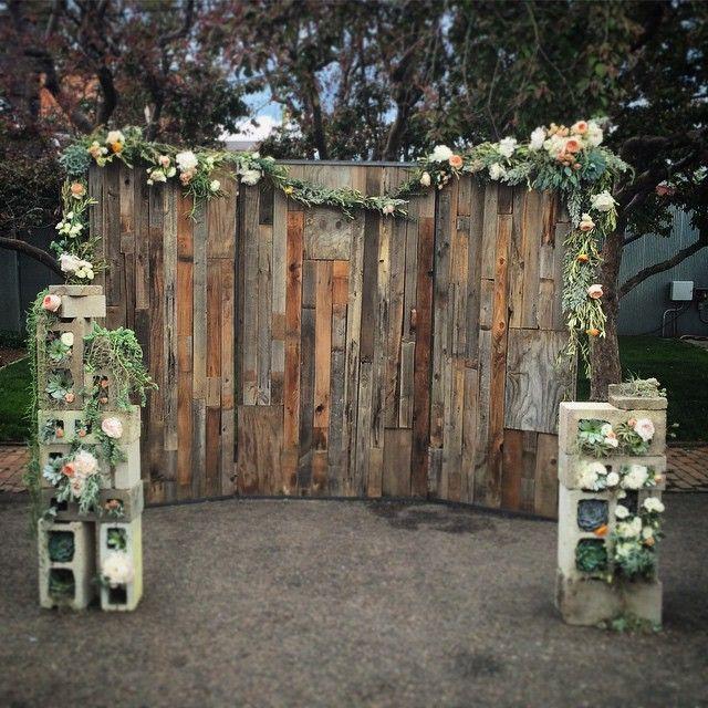 wood-wall-wedding-backdrop