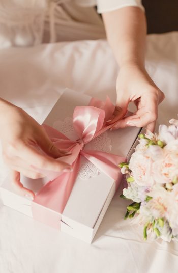 If you are looking for some inspiration for gift ideas for parents of the bride and the groom, then you are not going to want to miss this! These gift ideas for parents are absolutely perfect; they are sweet, practical, heartwarming, and thoughtful. Let them know how much you appreciate them! 
