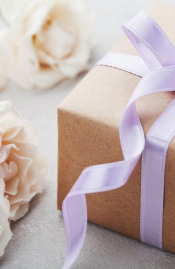 If you are looking for some inspiration for gift ideas for parents of the bride and the groom, then you are not going to want to miss this! These gift ideas for parents are absolutely perfect; they are sweet, practical, heartwarming, and thoughtful. These gifts will mean the world to them. 