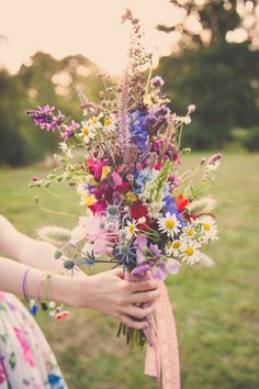 Wild Flower Wedding Bouquets For Any Bride Oh My Veil