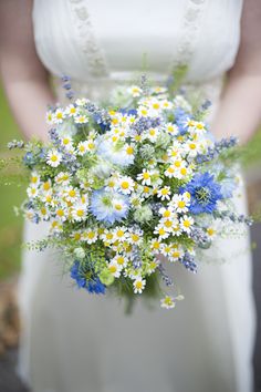 Wild Flower Wedding Bouquets for Any Bride| Wedding Bouquets, Wild Flower Bouquets, Wild Flower Weddings, Wedding Flowers, Pretty Flowers for Weddings, Wedding Bouquet Inspiration