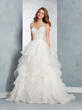 7 Beautiful Wedding Dresses Under $900| Wedding Dresses, Wedding Dress Ideas, Wedding Dress Inspiration, Inexpensive Wedding Dresses, Cheap Wedding Dresses, Beautiful Wedding Dresses, Popular Pin