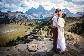 8 Super Affordable Places to Get Married (U.S. Edition) Places to Get Married, Wedding Venues, United States Wedding Venues, Cheap Wedding Venues, Stateside Wedding Venues, Popular Pin 