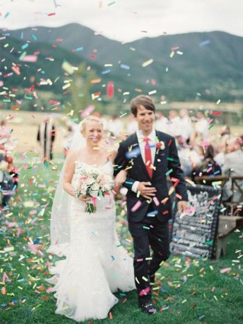 10 Send Off Ideas for Holiday Weddings | Holiday Wedding, Holiday Wedding Ideas, Send off Ideas, Send off Wedding Ideas, Holiday Wedding Ideas, Wedding 101, Wedding Hacks