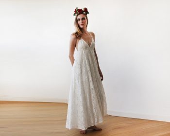 Are you looking for gorgeous boho wedding dress inspiration? Whether you're planning a wedding or just drooling over someone else's incredible boho wedding, here is a convenient list of beautiful boho wedding dresses.