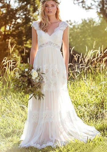 Are you looking for gorgeous boho wedding dress inspiration? Whether you're planning a wedding or just drooling over someone else's incredible boho wedding, here is a convenient list of beautiful boho wedding dresses.