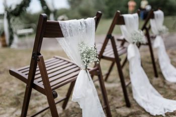 Backyard Weddings | Backyard Wedding Ideas | Save Money with a Backyard Wedding | Backyard Wedding Tips and Tricks | Backyard Wedding Ideas to Save Money