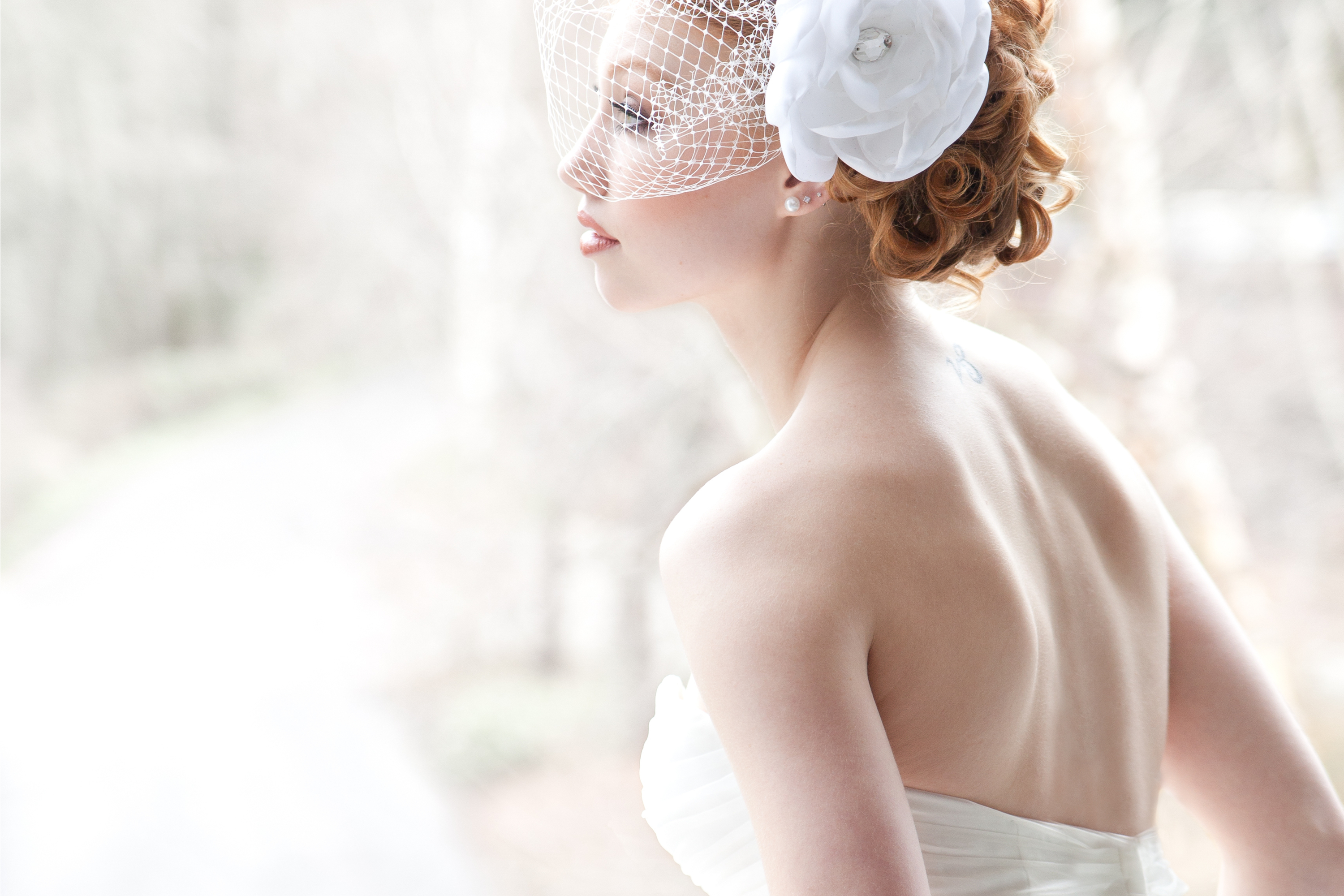 Trying to figure out your hairdo for your wedding but you have short hair? Try adding a half veil. It is a timeless look but will add so much pizzazz. 