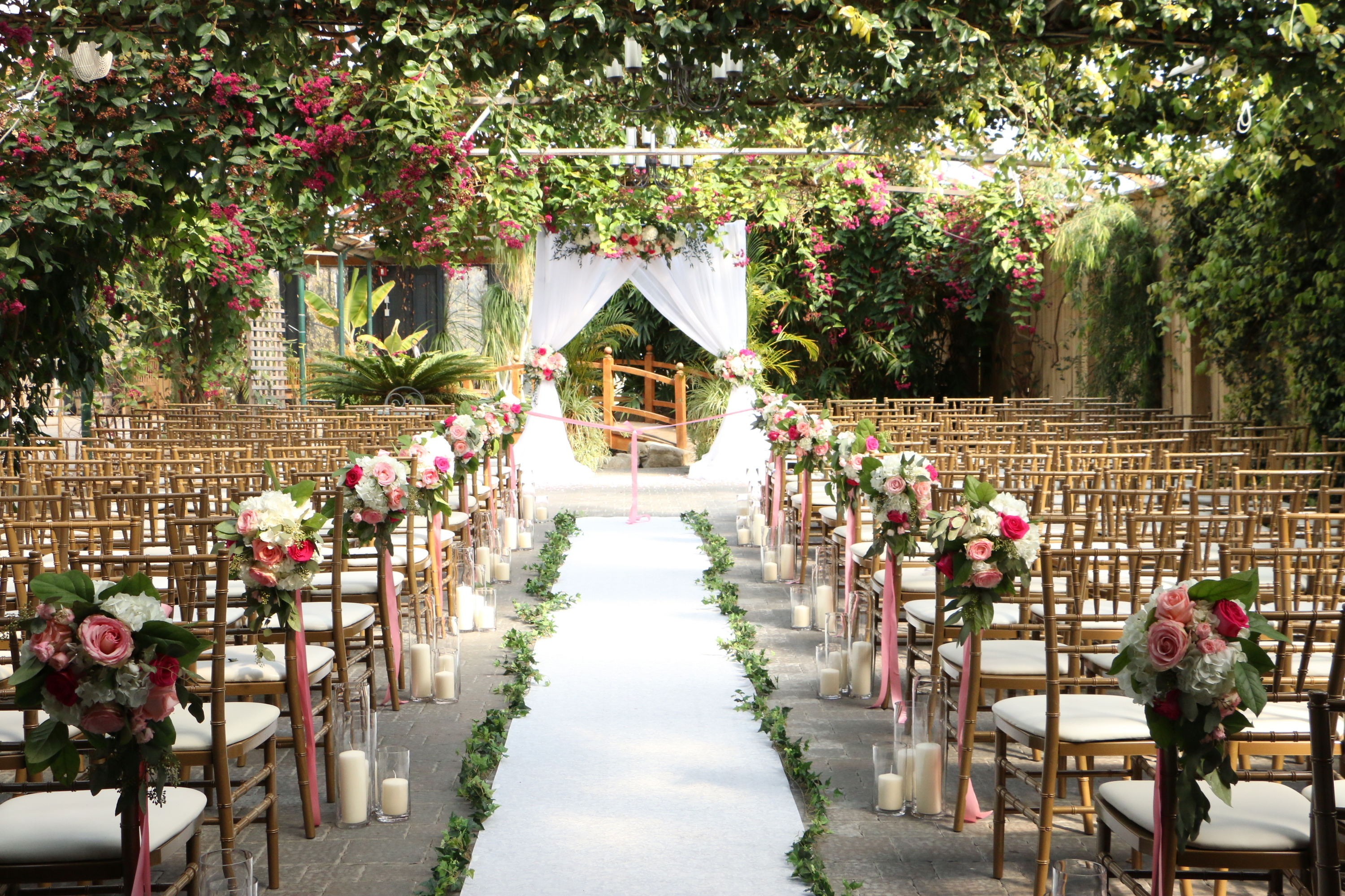 Picking your wedding venue is one of the most important parts of your wedding planning. Here are 5 things to consider when picking your wedding venue. 