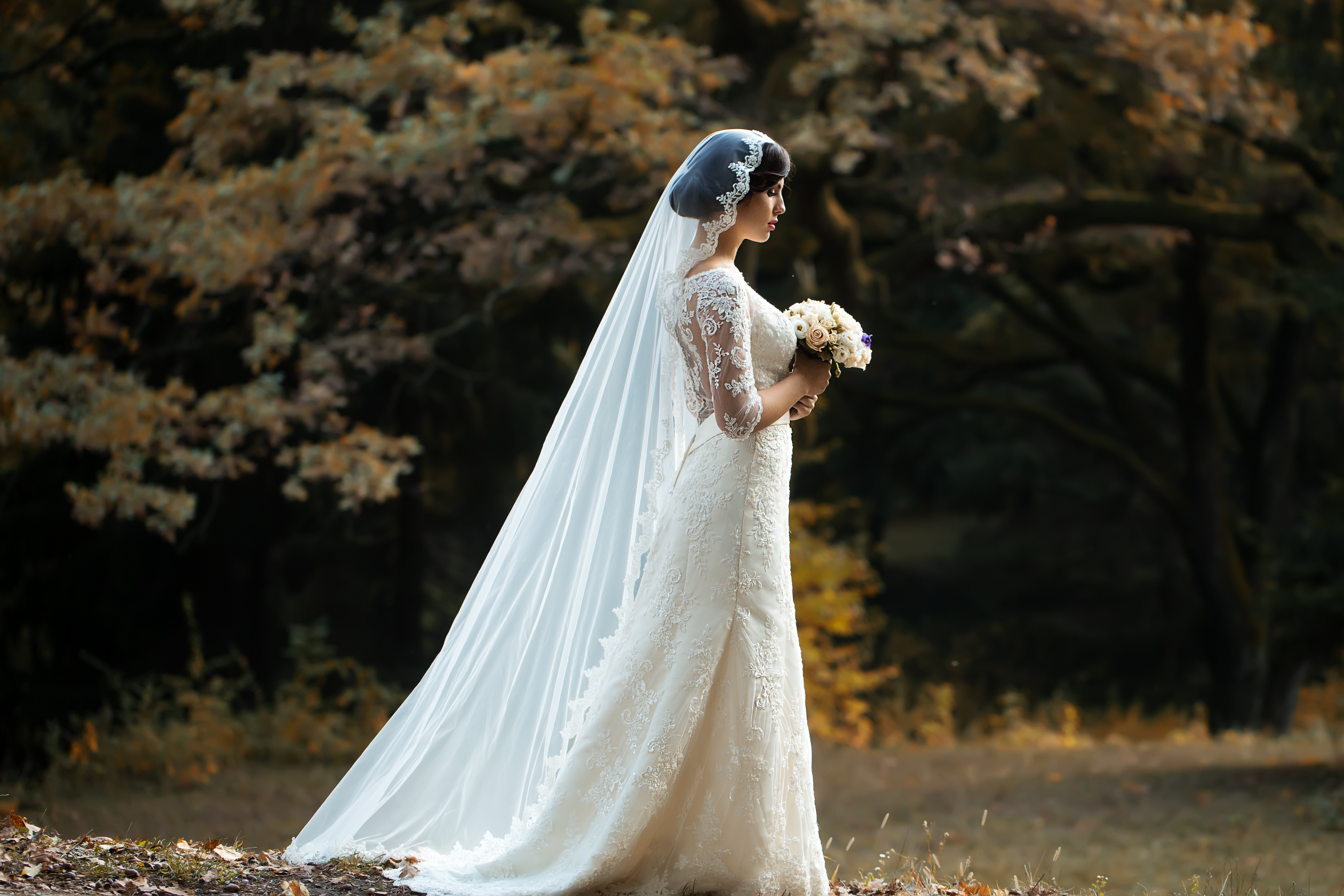 Picking the perfect veil for your wedding can be overwhelming. My guide to veil lengths will help you decide which is right for you. Cathedral veils are absolutely stunning. 