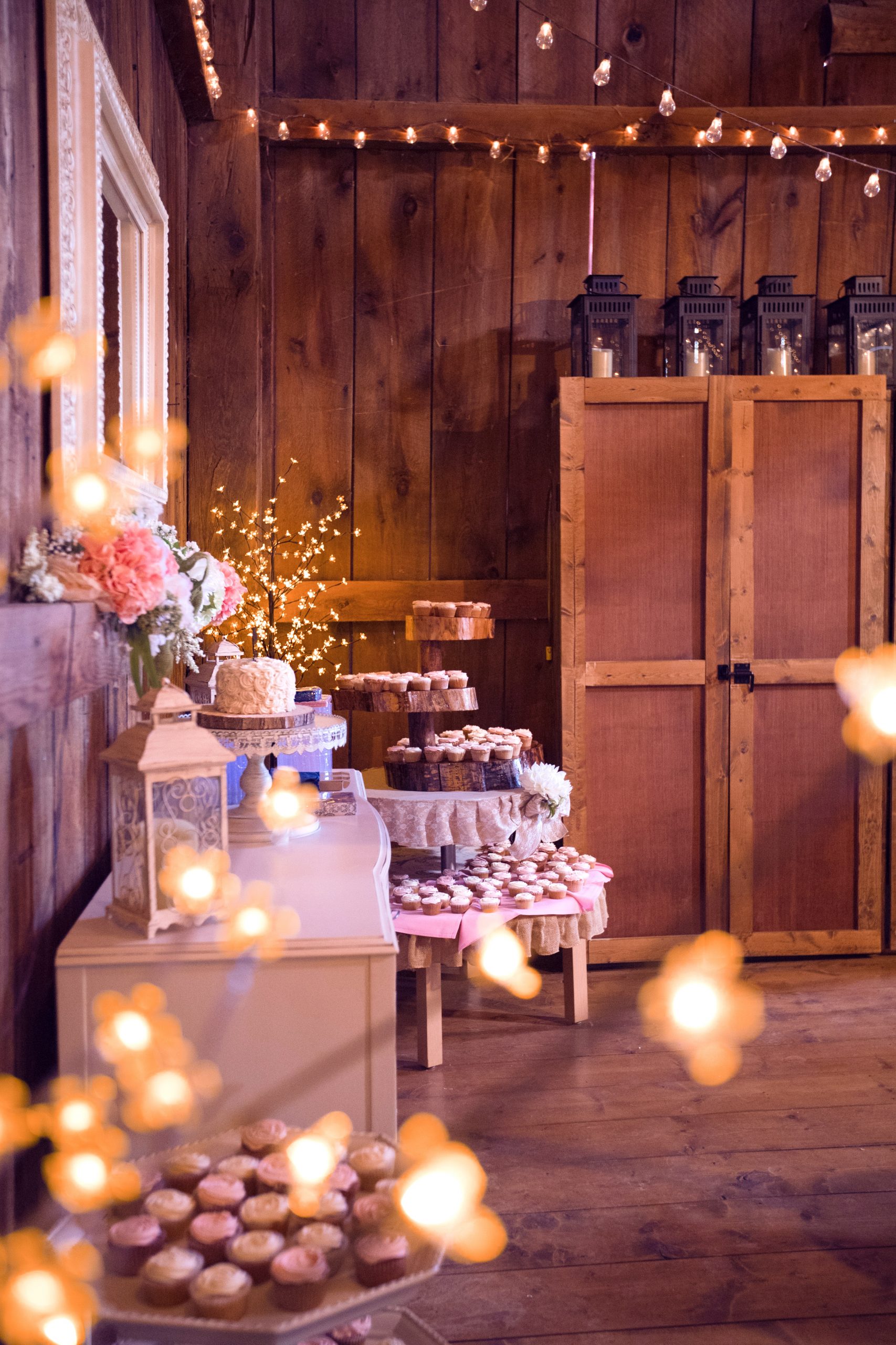 Rustic chic wedding decorations are this year's biggest trend! Not only do they look beautiful, but this rustic chic look means that you can make a majority of the items on this list without a problem. You will love the way your reception looks! 