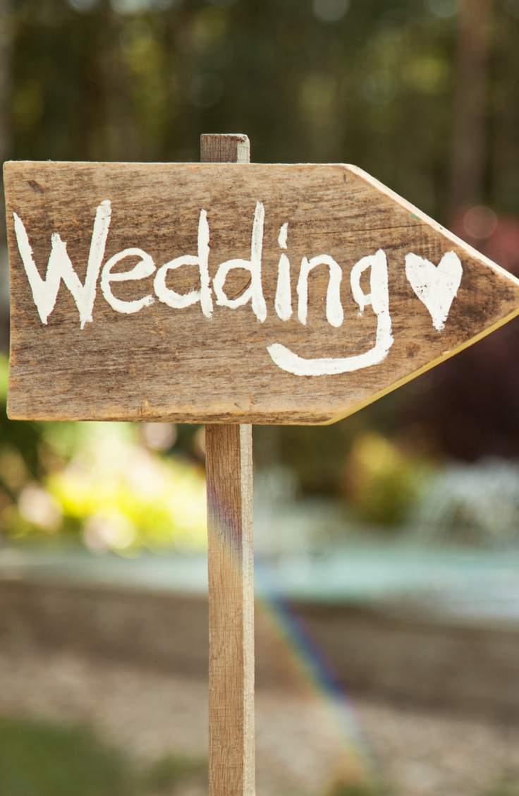 Starting off a partnership in wedding debt is no way to start a marriage. That's why I believe everyone should set a wedding budget. Here are some stylish budget wedding ideas so you can have the wedding of your dreams at an affordable cost. Check them out! 